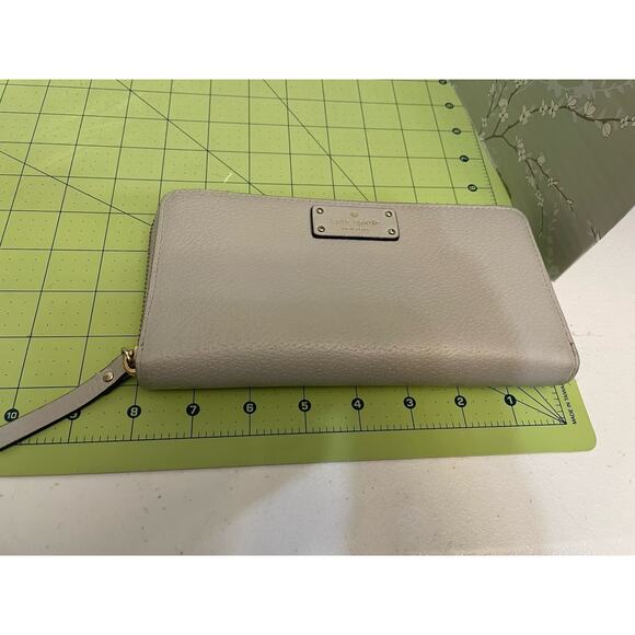 Kate Spade New York Wallet Clutch - Gray, Zippered Closure, Zipper Coin - Picture 8 of 9